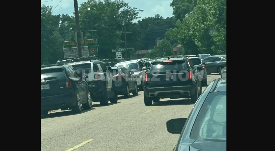 “Fear Grips Jim Hill High as Gunfire Follows Student Assault, Prompting Lockdown”