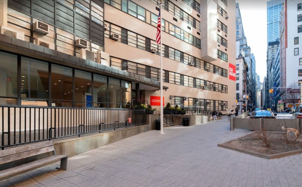 “Knife-Wielding Man Arrested After Brutal Assault on Woman at Sacred NYC Memorial Site”