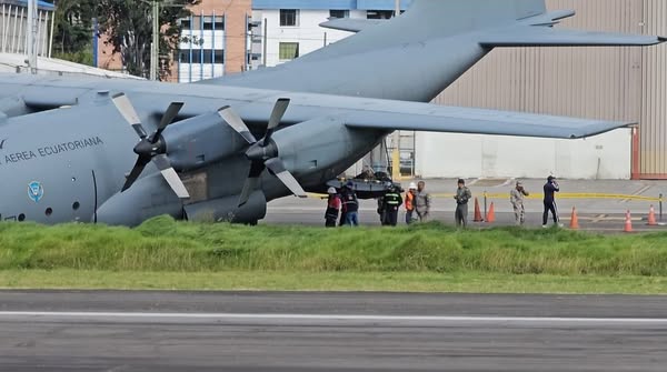 “Ecuadorian Air Force Hercules Skids Into Ditch After Brake Failure at Latacunga Airport”